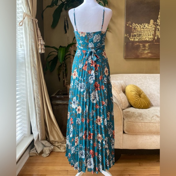 Jessica Simpson Floral Pleated Maxi Dress - Picture 3 of 12